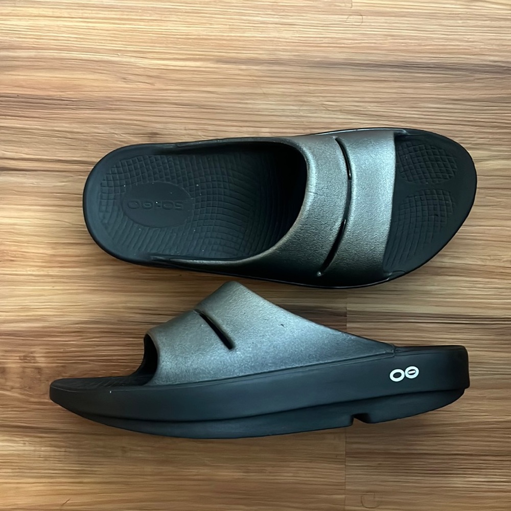 OOFOS Ooahh Slide Sandals Women’s Size 8 Comfort Recovery Black Slip On